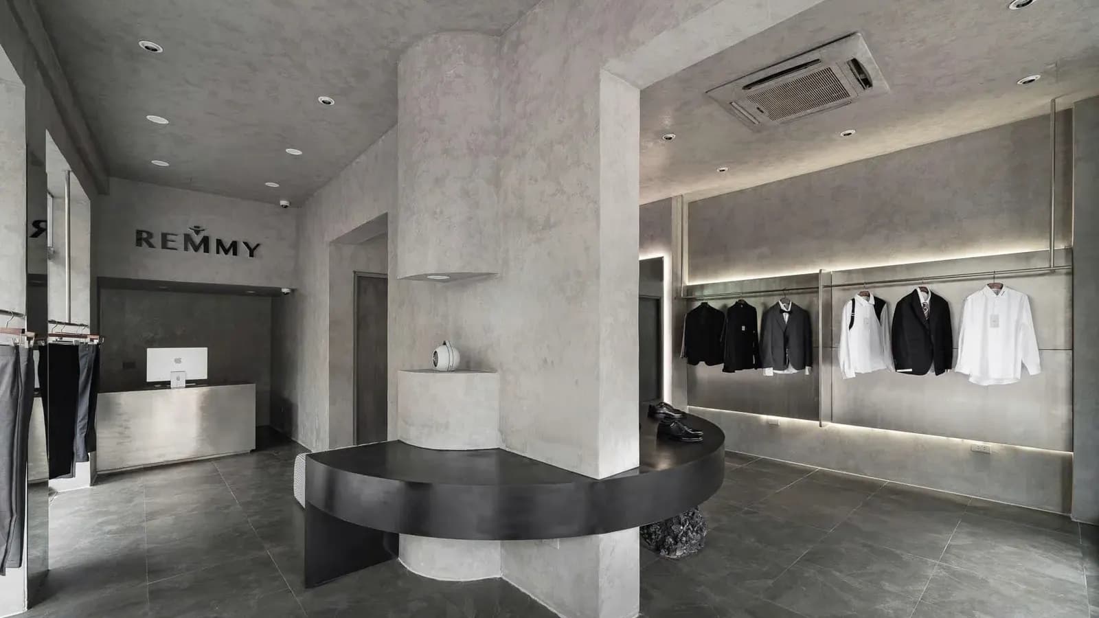 Bên trong showroom REMMY 48 Phố Huế, Hà Nội