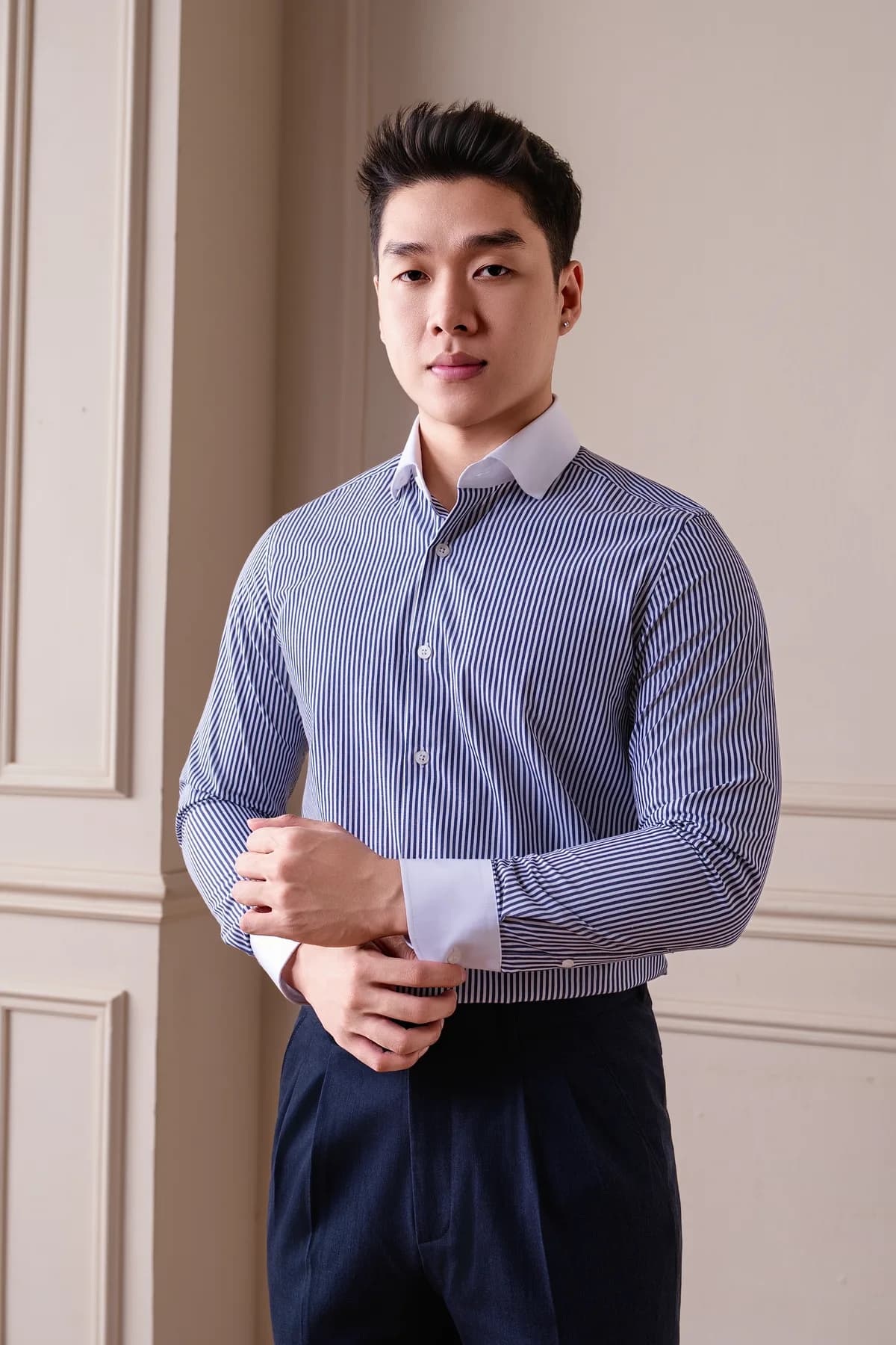Sơ mi Kẻ navy, cổ trắng — toàn thân, Lookbook Sơ mi mới về REMMY
