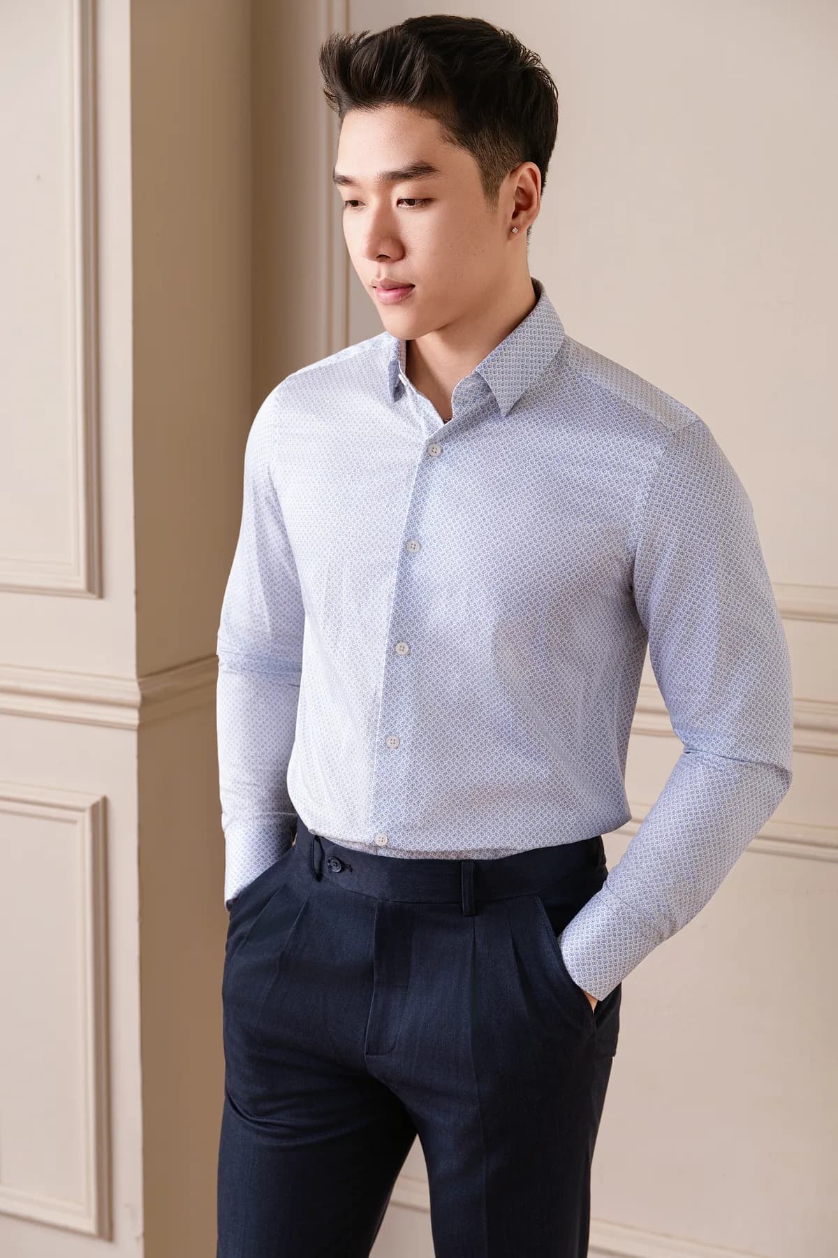 Sơ mi Xanh nhạt họa tiết chìm — toàn thân, Lookbook Sơ mi mới về REMMY