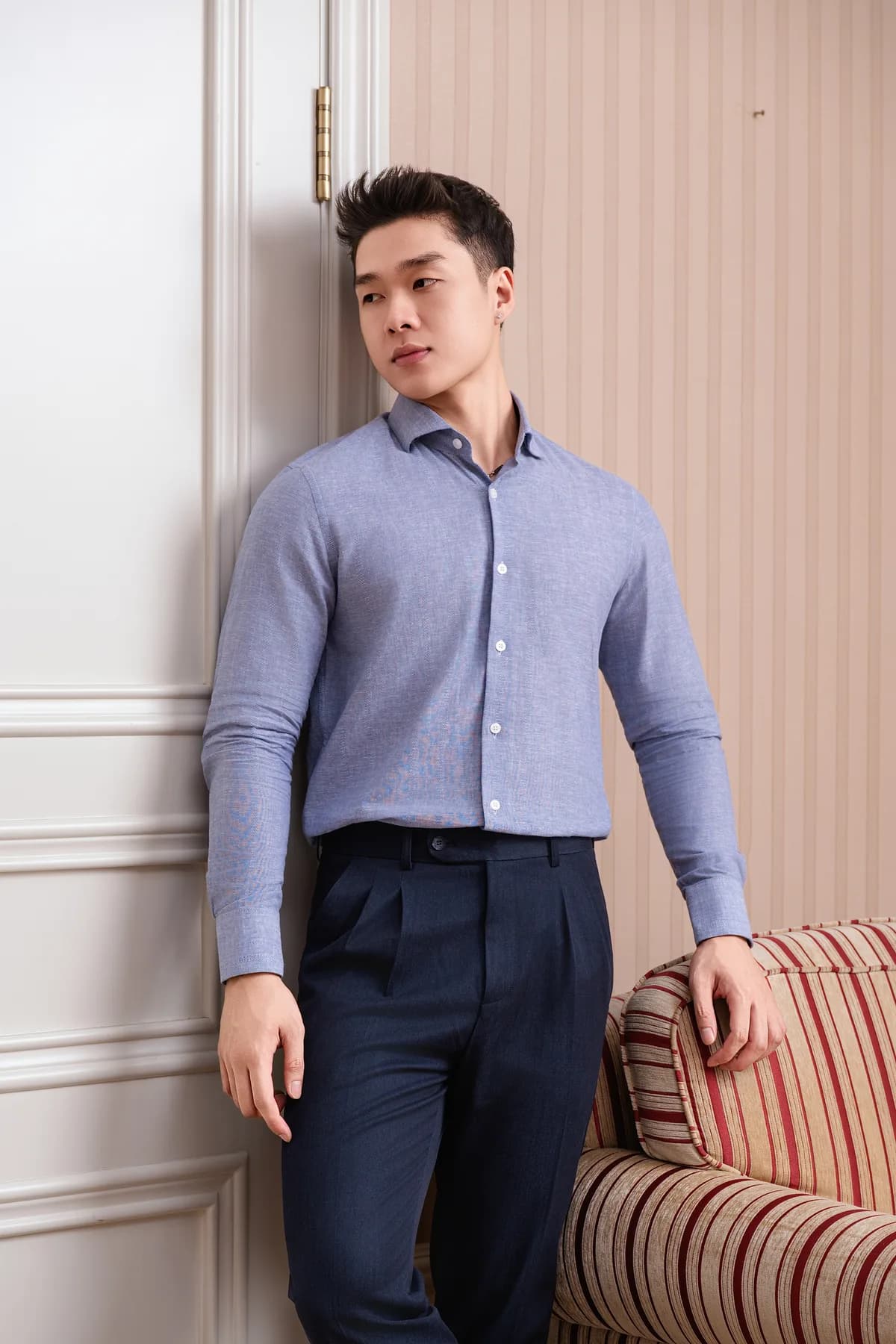 Sơ mi Oxford xanh — toàn thân, Lookbook Sơ mi mới về REMMY