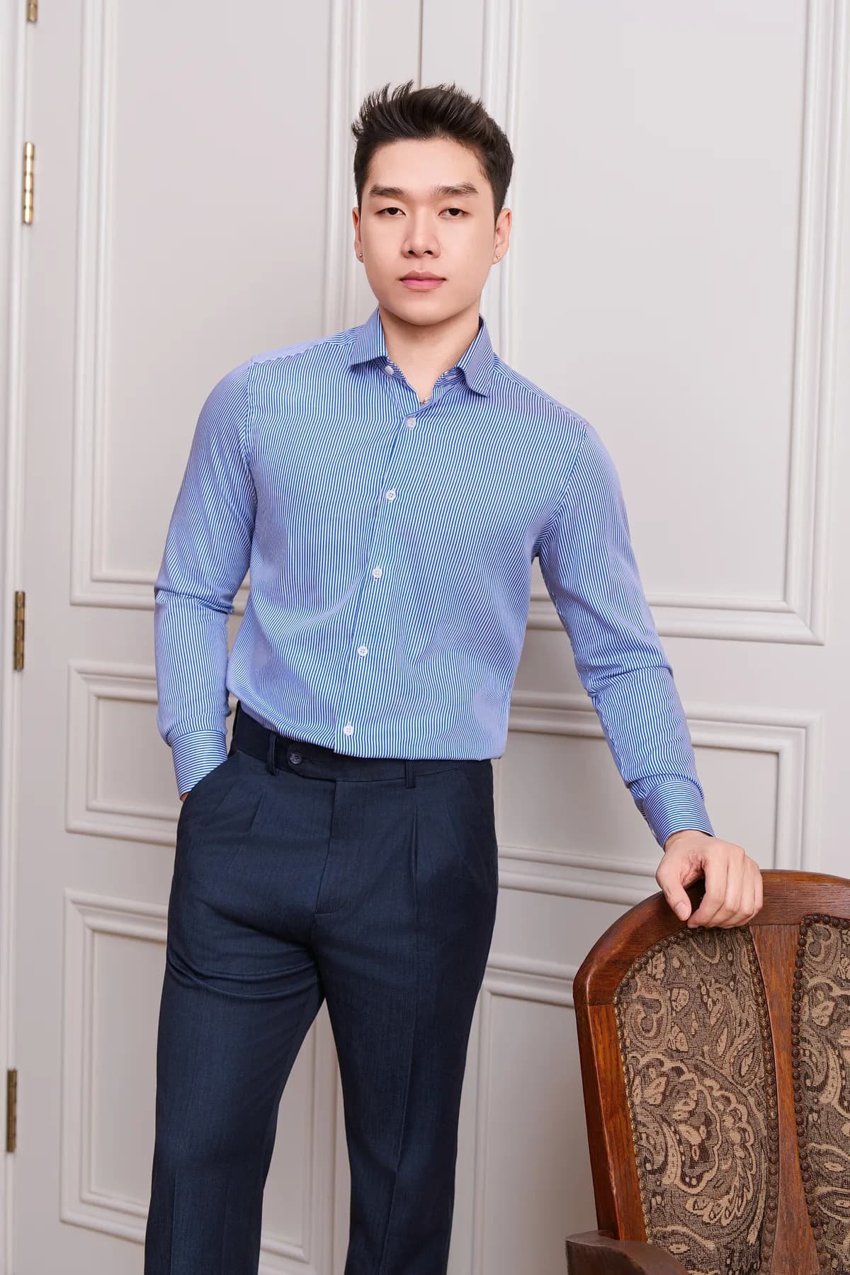 Sơ mi Kẻ xanh, viền cổ navy — toàn thân, Lookbook Sơ mi mới về REMMY