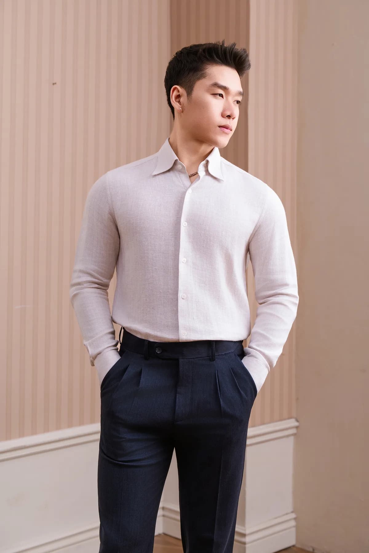 Sơ mi Kem dệt nổi — toàn thân, Lookbook Sơ mi mới về REMMY
