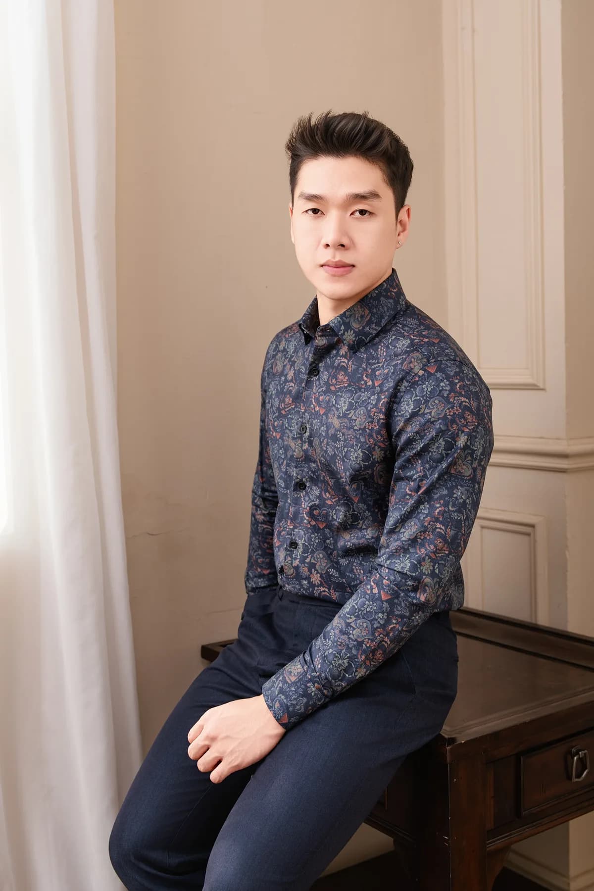 Sơ mi Hoa văn navy — toàn thân, Lookbook Sơ mi mới về REMMY